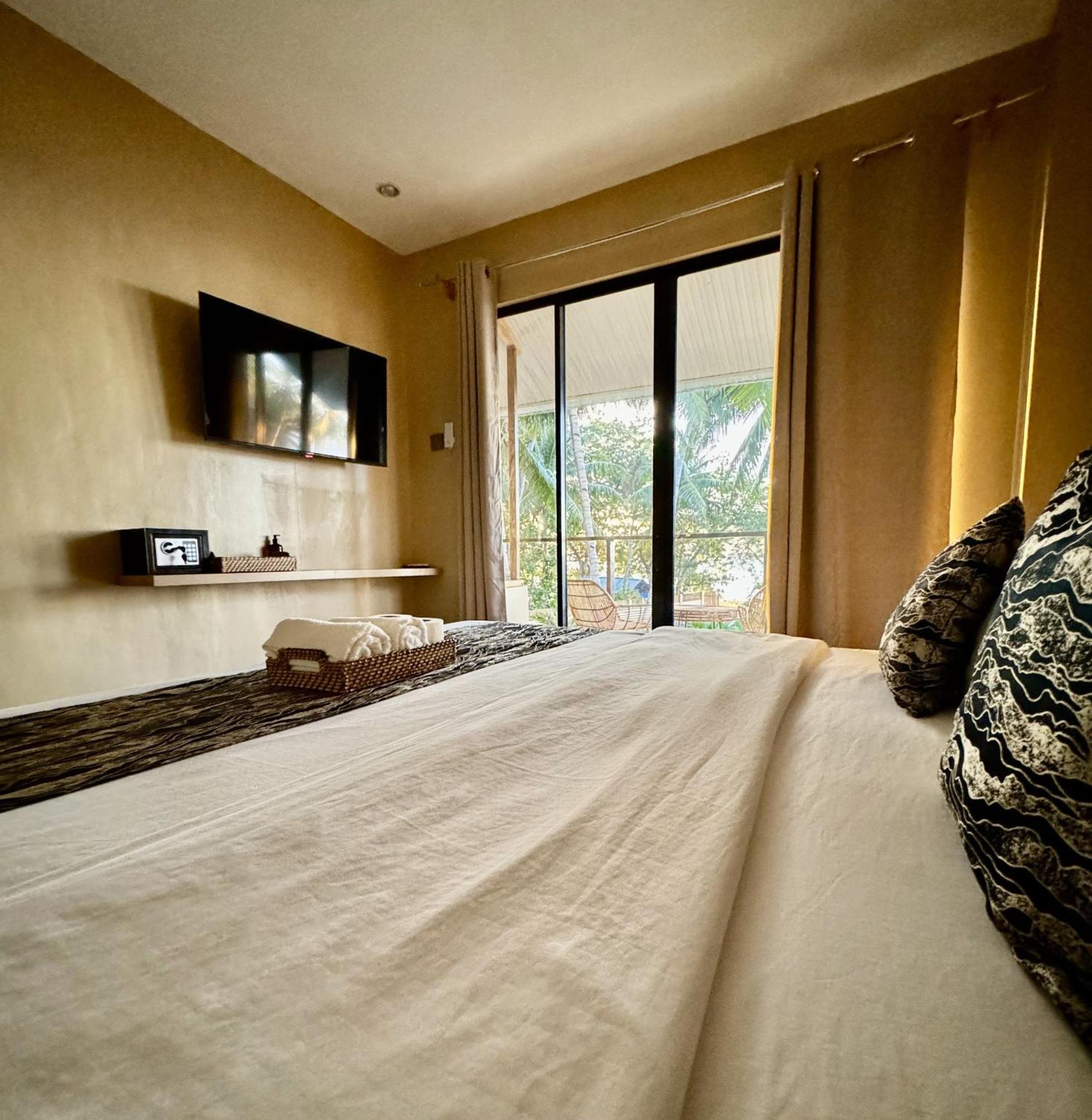 Southseas Beach Resort And Dive Center Santander Buitenkant foto