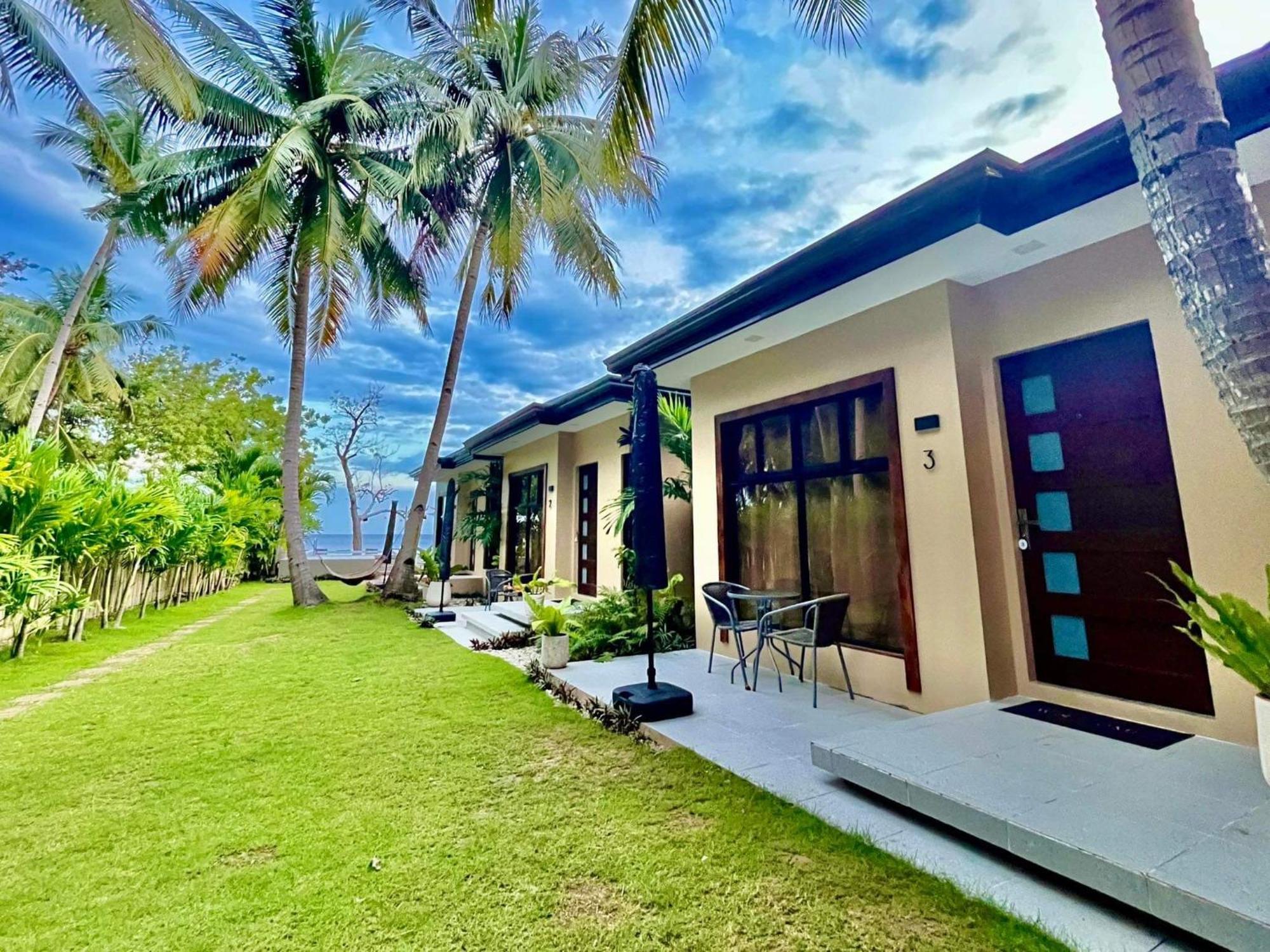 Southseas Beach Resort And Dive Center Santander Buitenkant foto