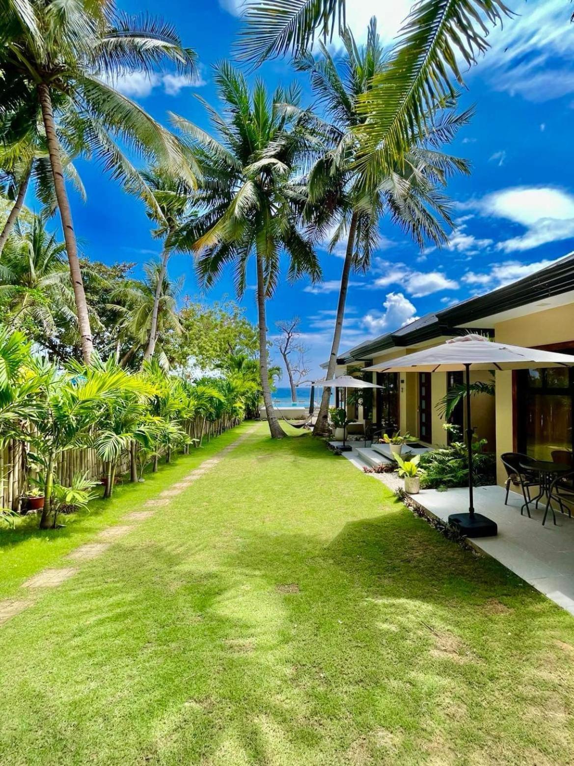 Southseas Beach Resort And Dive Center Santander Buitenkant foto